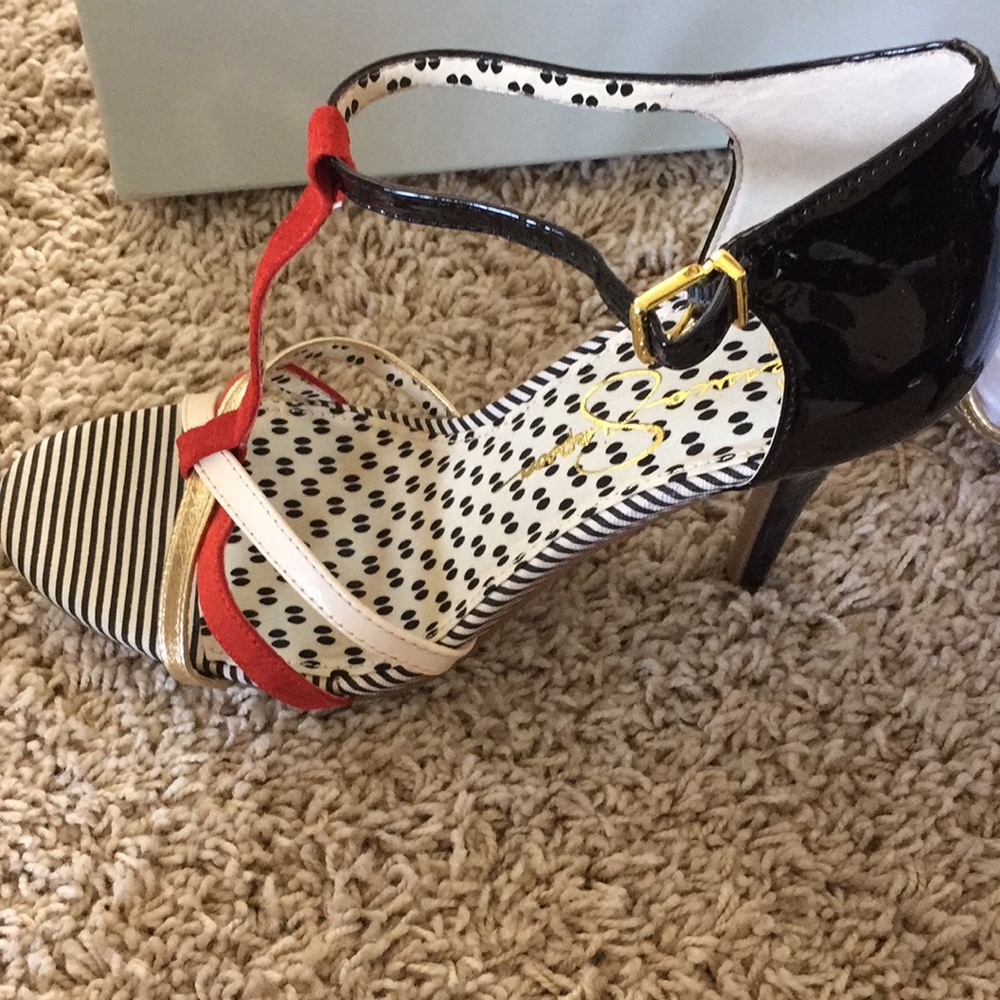 Sandal - Picture 2 of 5
